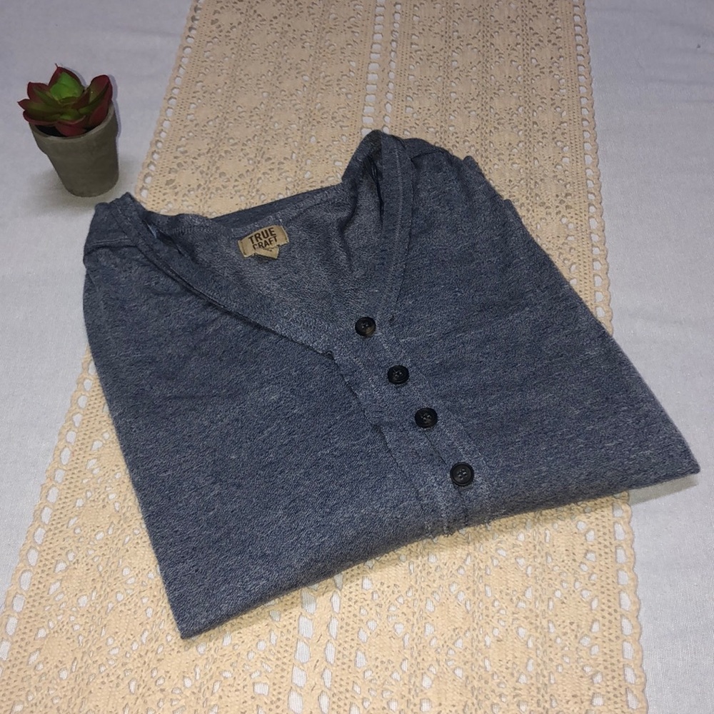 Blue crop top style True Craft t-shirt